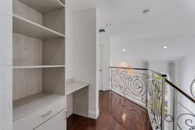 7044 NW 115th Ct, Doral, FL 33178