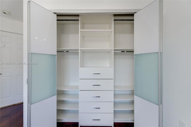 7044 NW 115th Ct, Doral, FL 33178