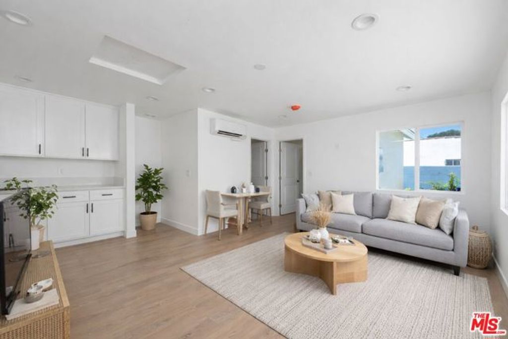 8918 Cadillac Avenue B, Los Angeles, CA 90034