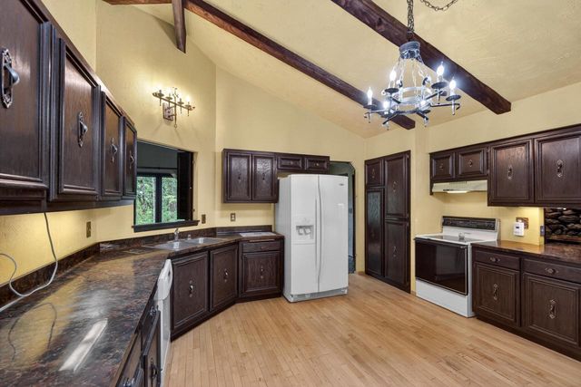 W284S3590 Grouse COURT, Waukesha, WI 53189