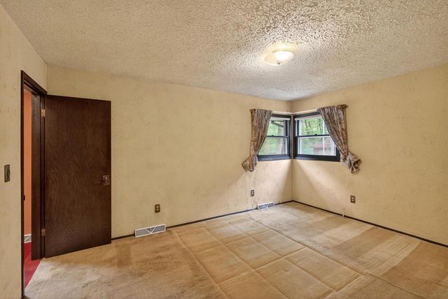 W284S3590 Grouse COURT, Waukesha, WI 53189