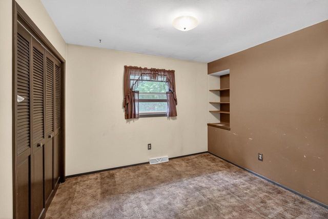 W284S3590 Grouse COURT, Waukesha, WI 53189