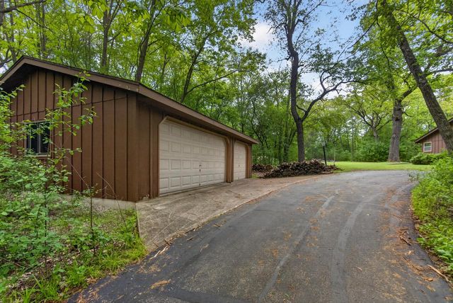 W284S3590 Grouse COURT, Waukesha, WI 53189
