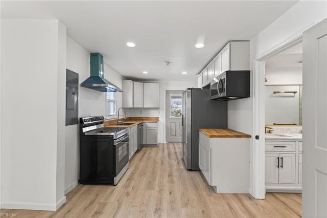 220 Charlotte AVE, Suffolk, VA 23434