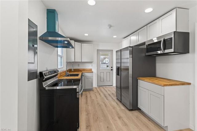 220 Charlotte AVE, Suffolk, VA 23434