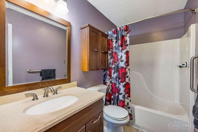 608 Meadow Brook Place, Trenton, OH 45067