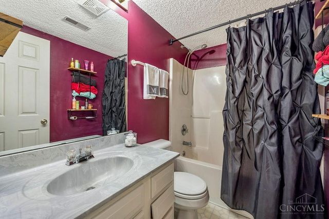 608 Meadow Brook Place, Trenton, OH 45067