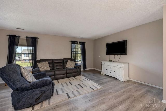 608 Meadow Brook Place, Trenton, OH 45067