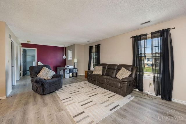 608 Meadow Brook Place, Trenton, OH 45067