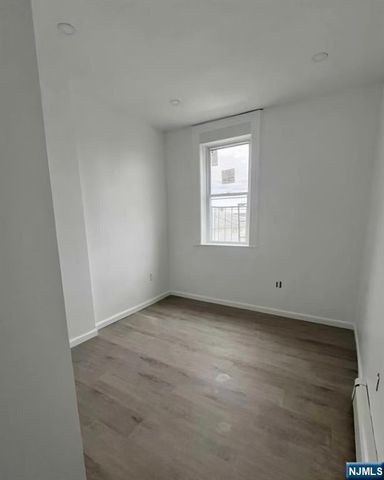 280 Macarthur Avenue, Garfield, NJ 07026