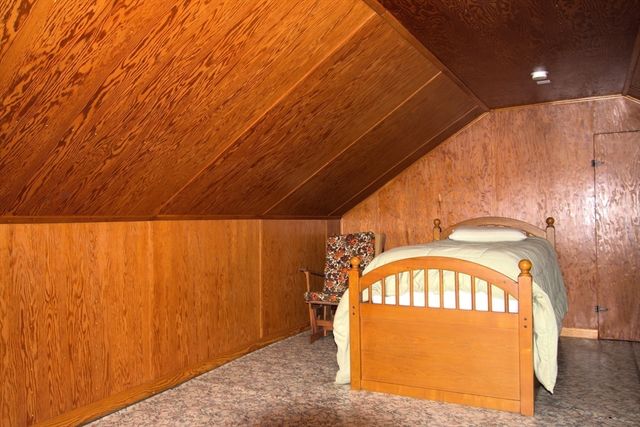 112 Blaine Ave, East Brookfield, MA 01515