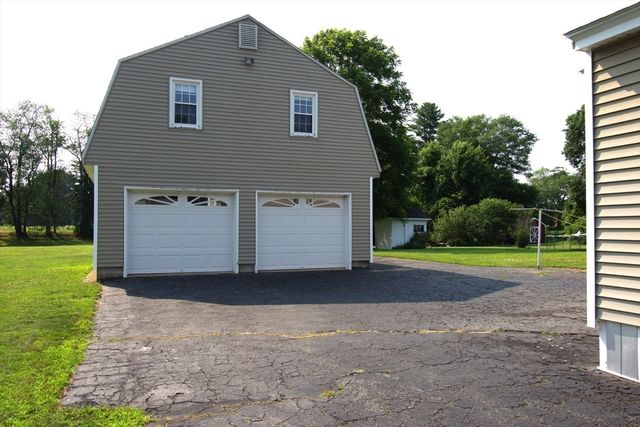 112 Blaine Ave, East Brookfield, MA 01515