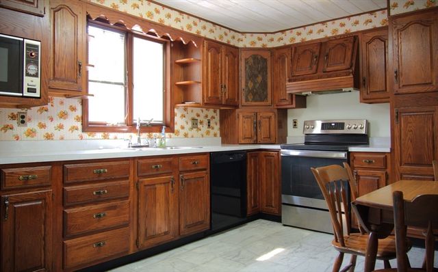 112 Blaine Ave, East Brookfield, MA 01515