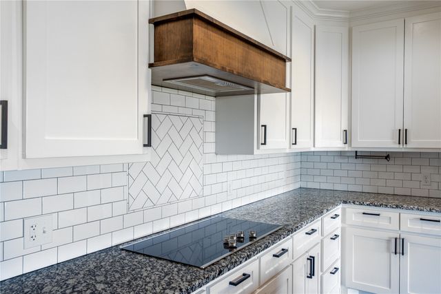 1990 Sommerfeld Drive, Waco, TX 76705