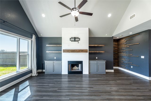 1990 Sommerfeld Drive, Waco, TX 76705