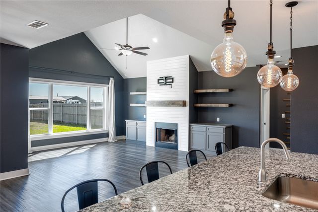 1990 Sommerfeld Drive, Waco, TX 76705