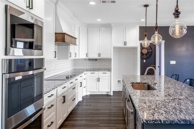 1990 Sommerfeld Drive, Waco, TX 76705