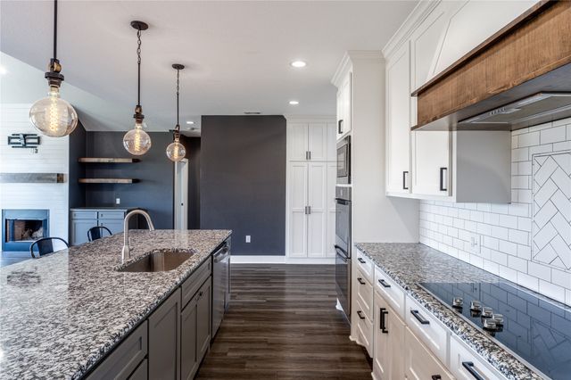 1990 Sommerfeld Drive, Waco, TX 76705