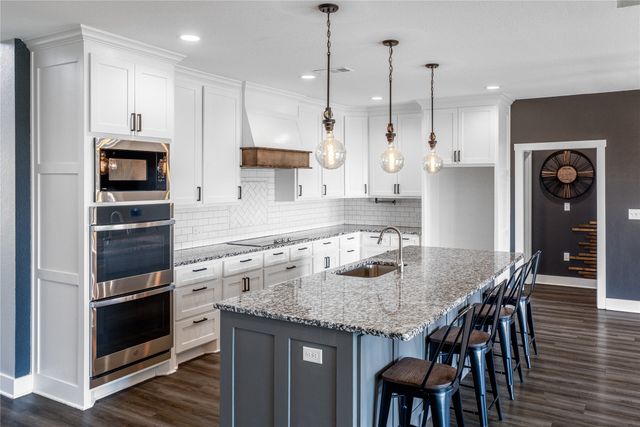 1990 Sommerfeld Drive, Waco, TX 76705