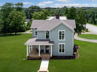414 West College Street, Dickson, TN 37055