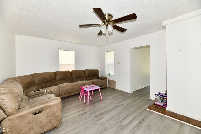 59-61 E Washington Street, Mooresville, IN 46158