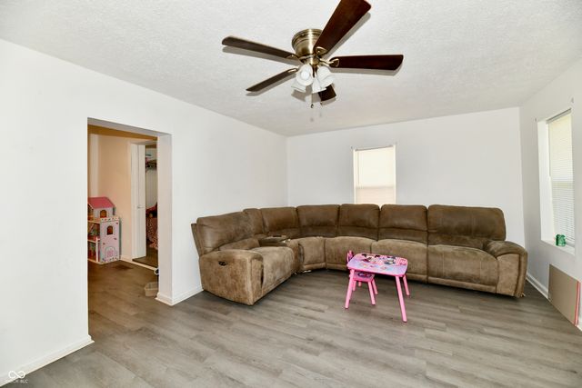 59-61 E Washington Street, Mooresville, IN 46158