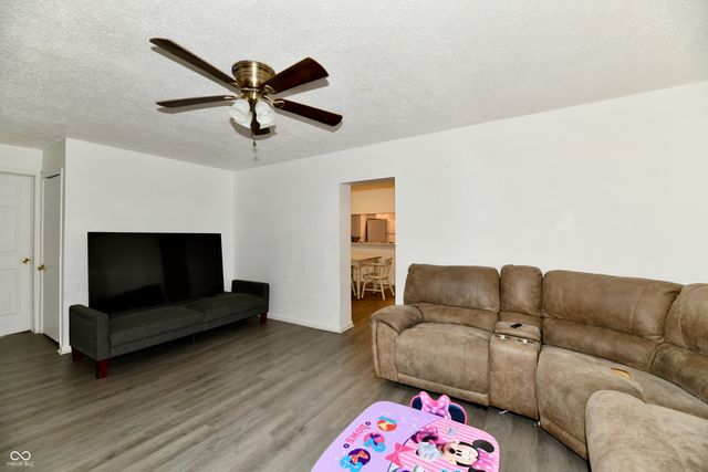 59-61 E Washington Street, Mooresville, IN 46158