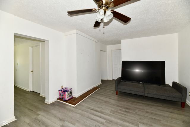 59-61 E Washington Street, Mooresville, IN 46158