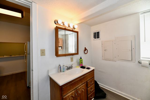 59-61 E Washington Street, Mooresville, IN 46158