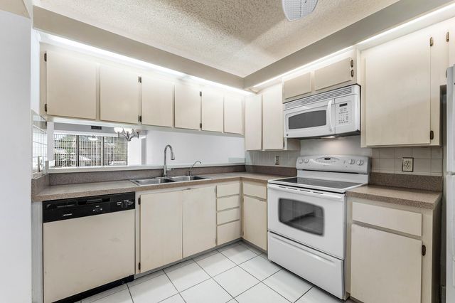 1721 Whitehall Drive 201, Davie, FL 33324