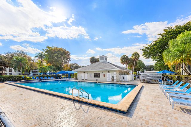 1721 Whitehall Drive 201, Davie, FL 33324