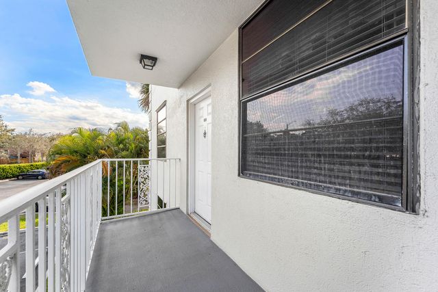 1721 Whitehall Drive 201, Davie, FL 33324