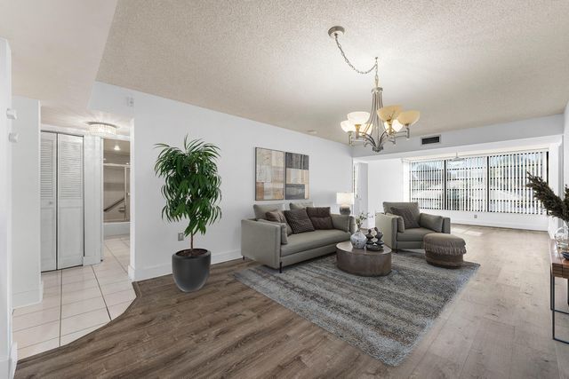 1721 Whitehall Drive 201, Davie, FL 33324