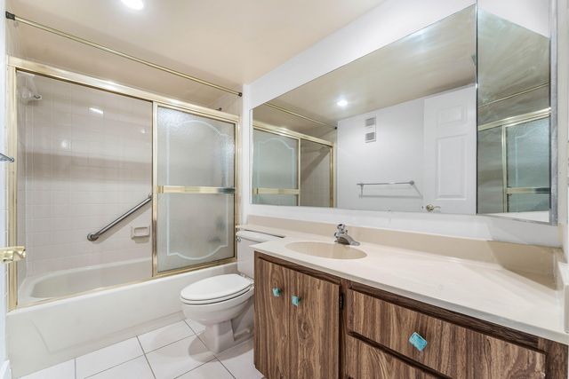 1721 Whitehall Drive 201, Davie, FL 33324