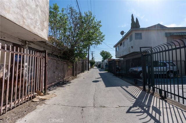 1217 W 39th Street, Los Angeles, CA 90037