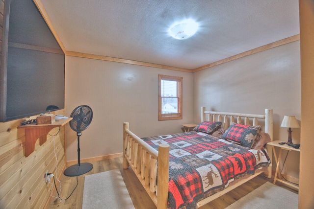 802 3rd Street NW, Chisholm, MN 55719