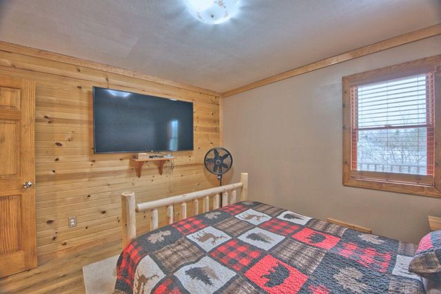 802 3rd Street NW, Chisholm, MN 55719