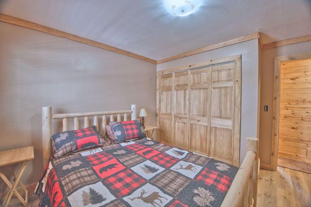 802 3rd Street NW, Chisholm, MN 55719