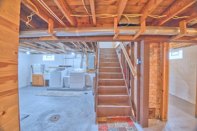 802 3rd Street NW, Chisholm, MN 55719