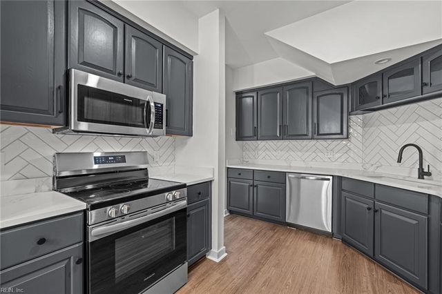 2 Curtis LN, Hampton, VA 23669