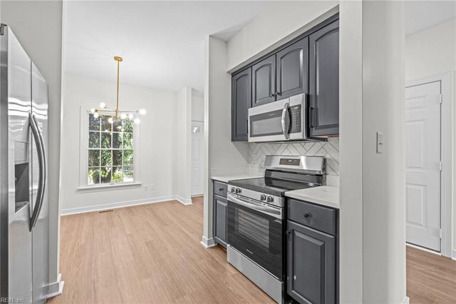 2 Curtis LN, Hampton, VA 23669