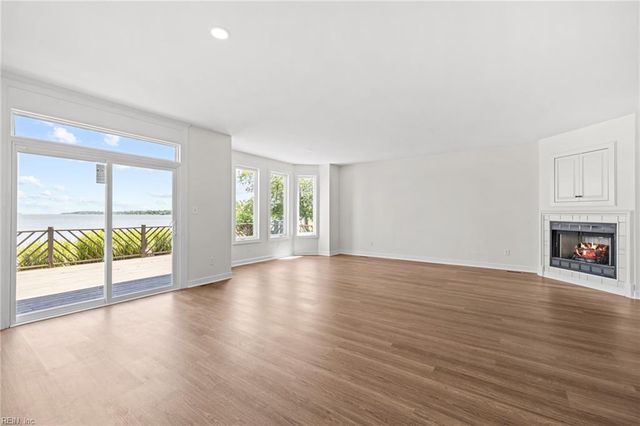 2 Curtis LN, Hampton, VA 23669