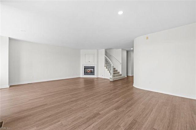 2 Curtis LN, Hampton, VA 23669