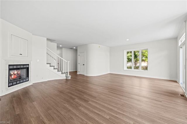 2 Curtis LN, Hampton, VA 23669
