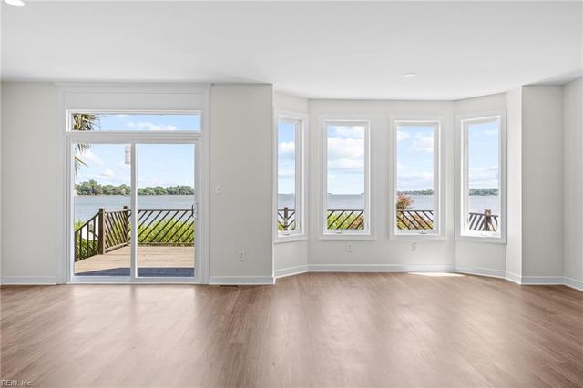 2 Curtis LN, Hampton, VA 23669
