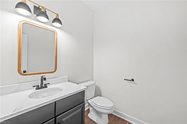 2 Curtis LN, Hampton, VA 23669