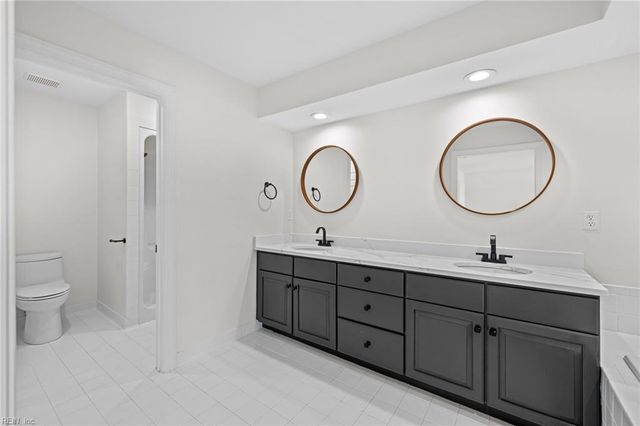 2 Curtis LN, Hampton, VA 23669