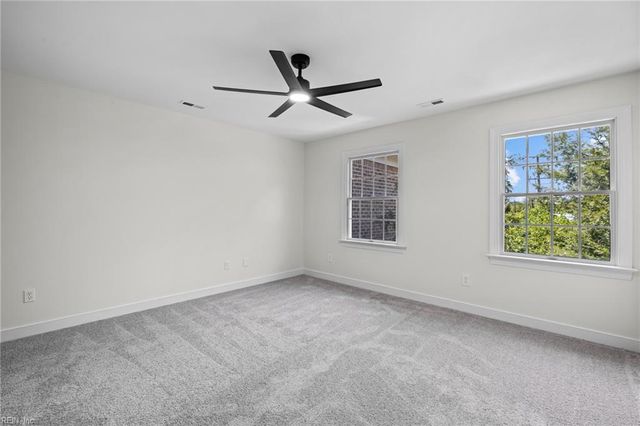 2 Curtis LN, Hampton, VA 23669