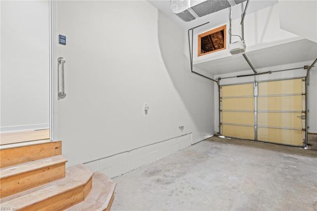 2 Curtis LN, Hampton, VA 23669