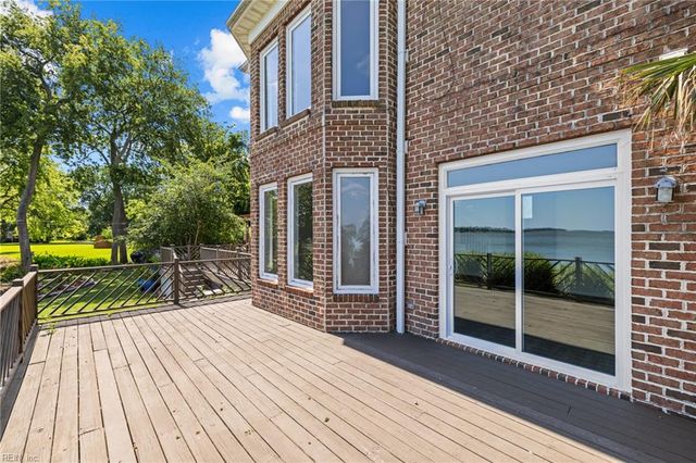 2 Curtis LN, Hampton, VA 23669